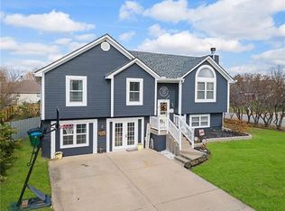 10218 E 220th St, Peculiar, MO 64078
