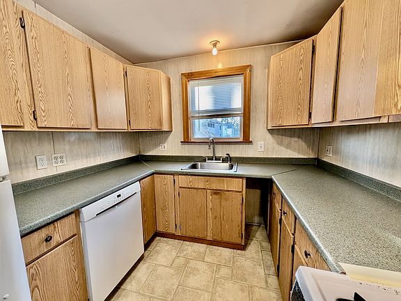 2nd image of 64-66 Lyons St