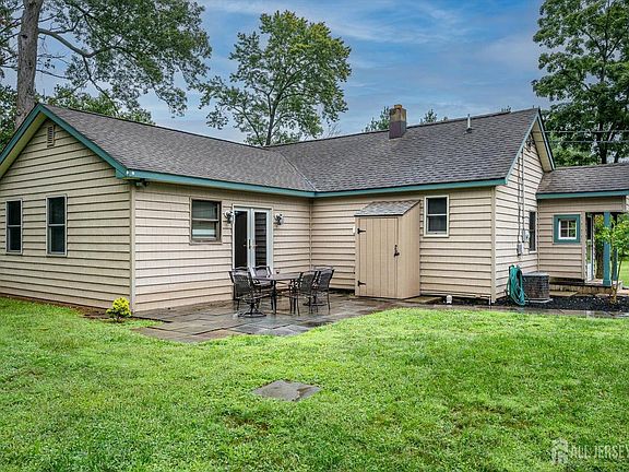 4th image of 122 Cortelyous Ln