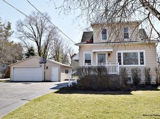 1009 Dean St, St Charles, IL 60174