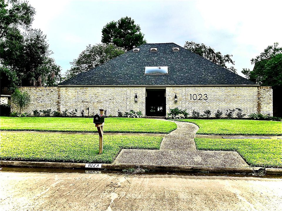 1st image of 1023 Villa Court Dr