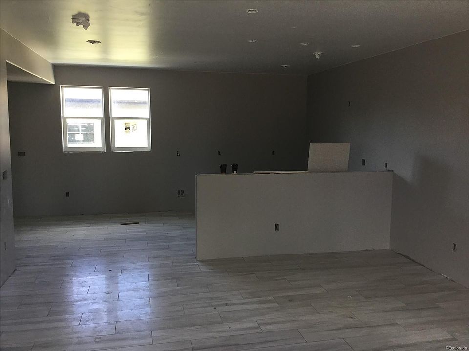 2nd image of 1430 W Nevada Pl