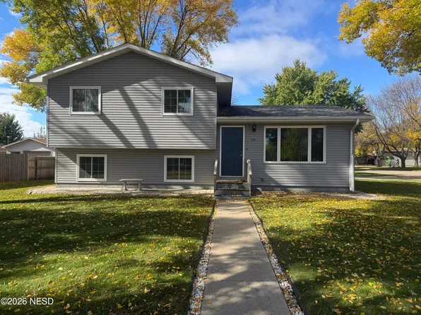 115 17th St NE, Watertown, SD 57201