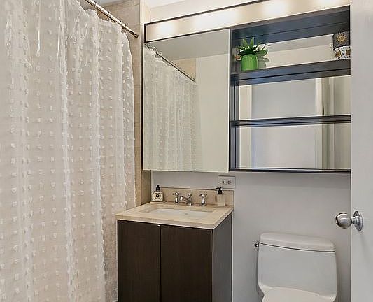 4th image of 215 E 96th St #32F