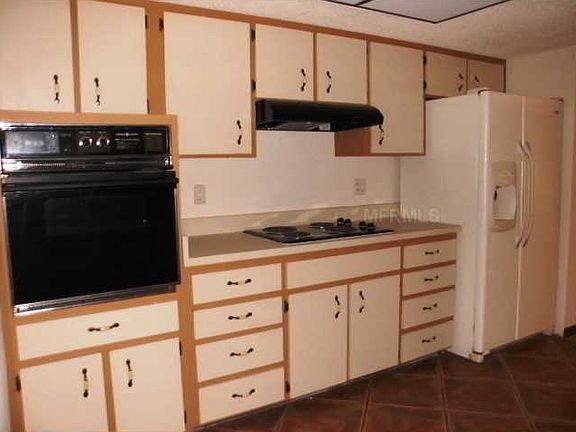 2nd image of 1165 Crescent Pkwy