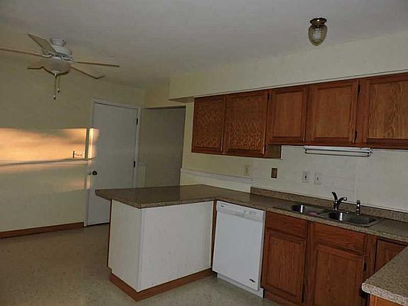 4th image of 510 Smith St