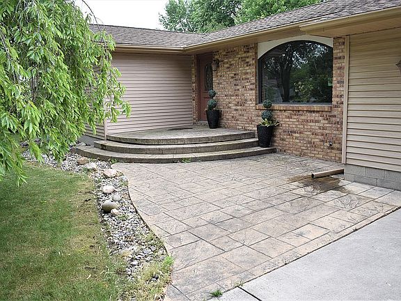 3rd image of 3930 Maywood Dr