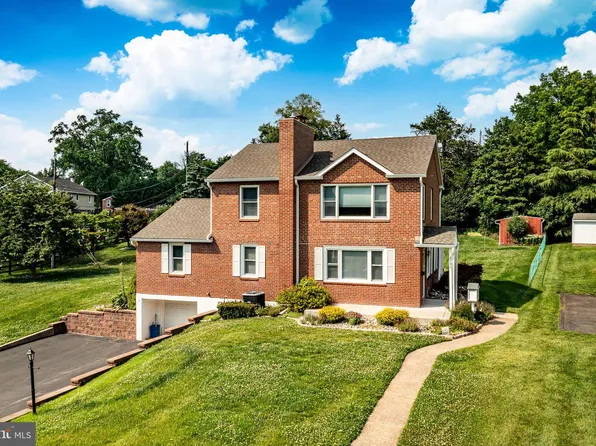 2741 Hillview Rd, Broomall, PA 19008