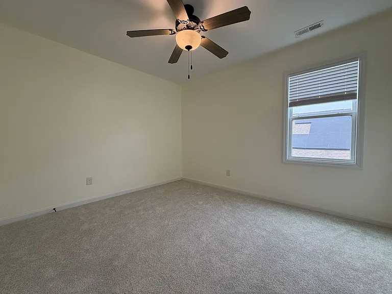 302 E Franck St — Photo 23