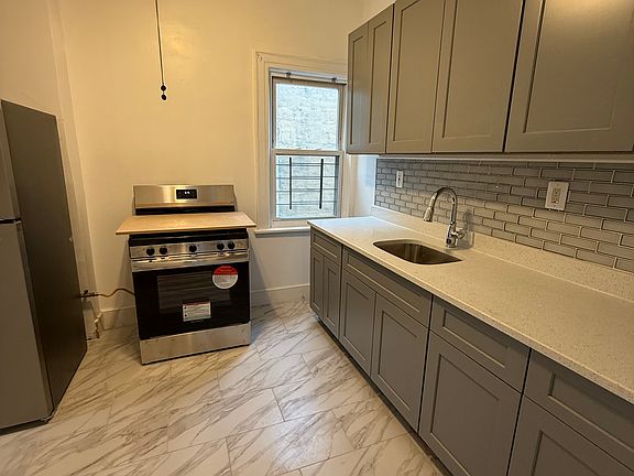 3rd image of 3257 Parkside Pl #2