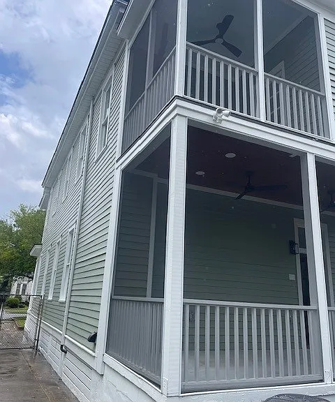 718 E Henry St — Photo 3