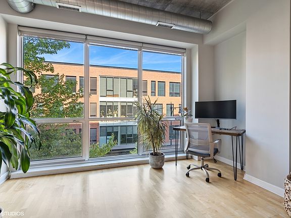 5th image of 845 N Kingsbury St Unit 316
