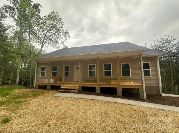61 Whispering Pines Dr, Marion, NC 28752