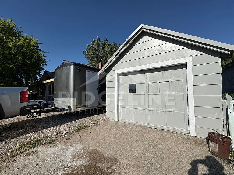 542 2nd St E — Photo 3
