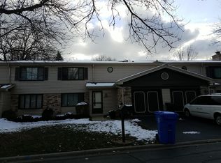 807 W Partridge Ln #19, Mount Prospect, IL 60056