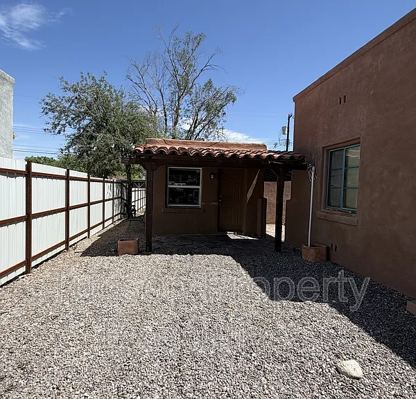 1233 E Mabel St #2 — Photo 5