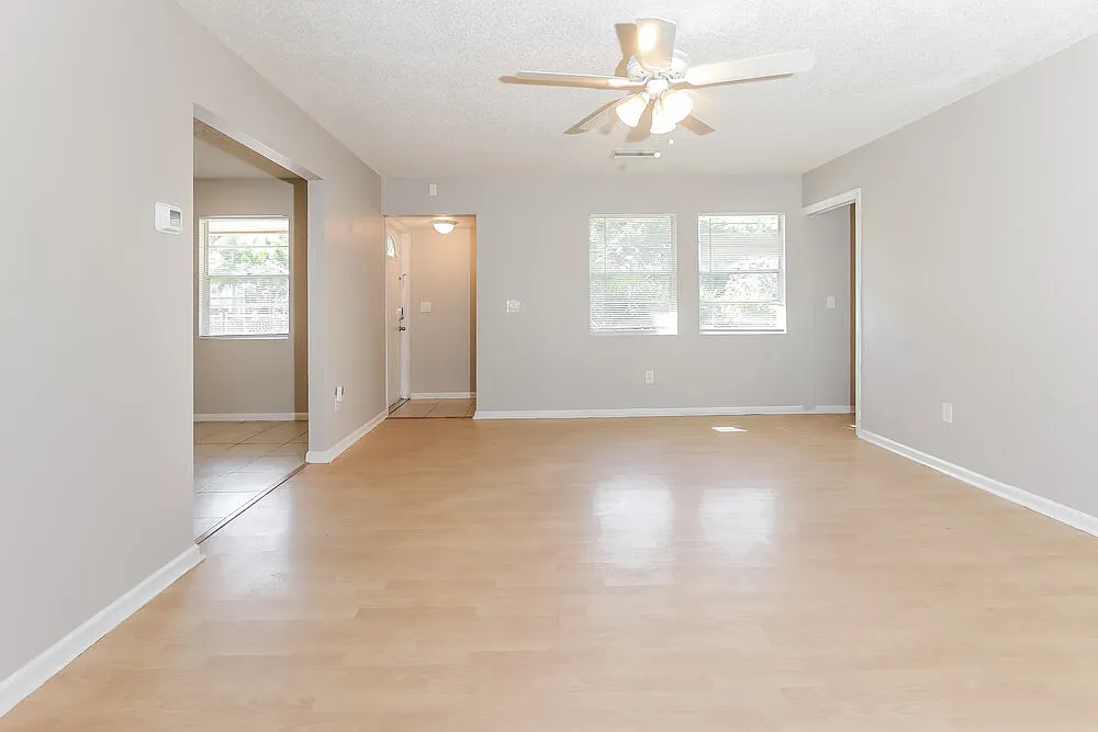 3 bed, 2.0 bath, 1844 sqft, $2,700 — Photo 4