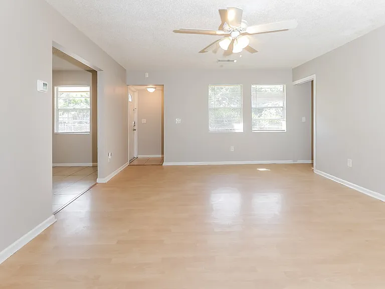 200 Perry Ave — Photo 4