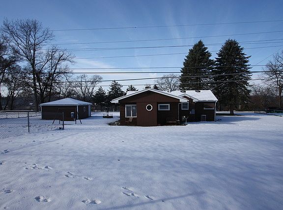 5th image of 2033 Lakewood Dr