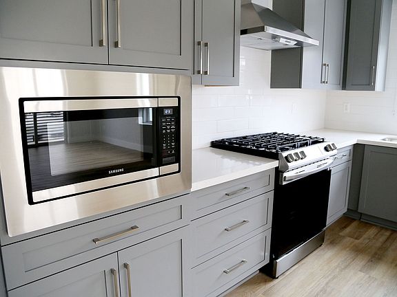 3rd image of 101 S Chapel Ave #11265832