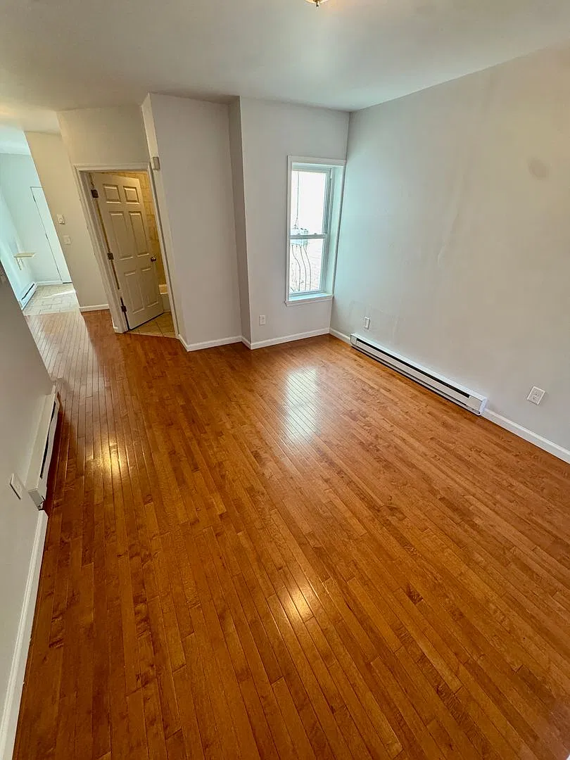 388.5 W Greenleaf Street — Photo 2