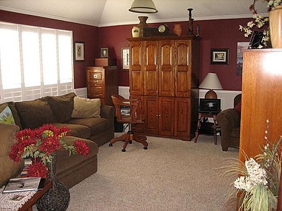 4th image of 129 Creekview Ln