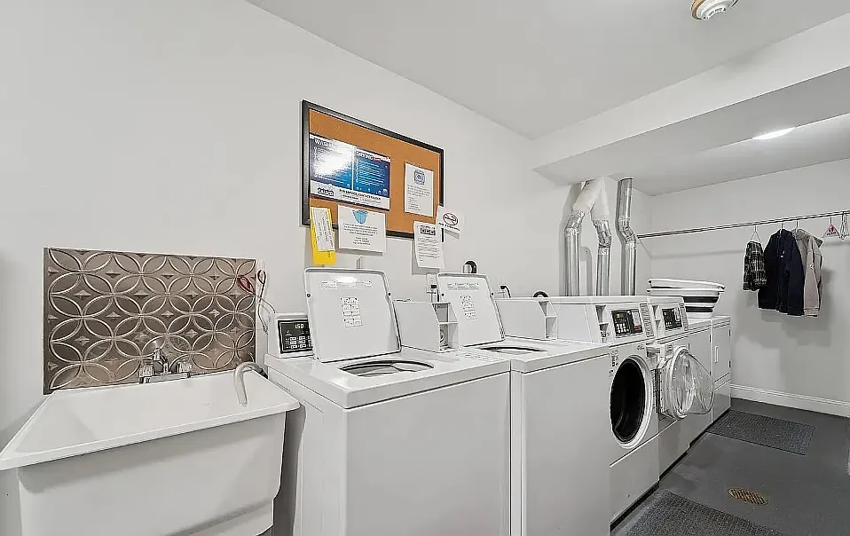 2 bed, 920 sqft, $1,700 — Photo 2