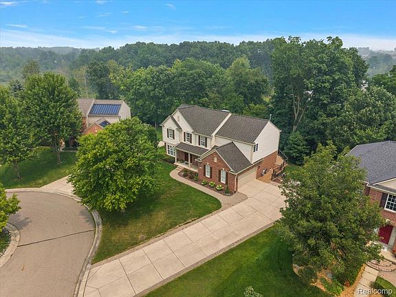 5th image of 1885 Avon Glen Ln