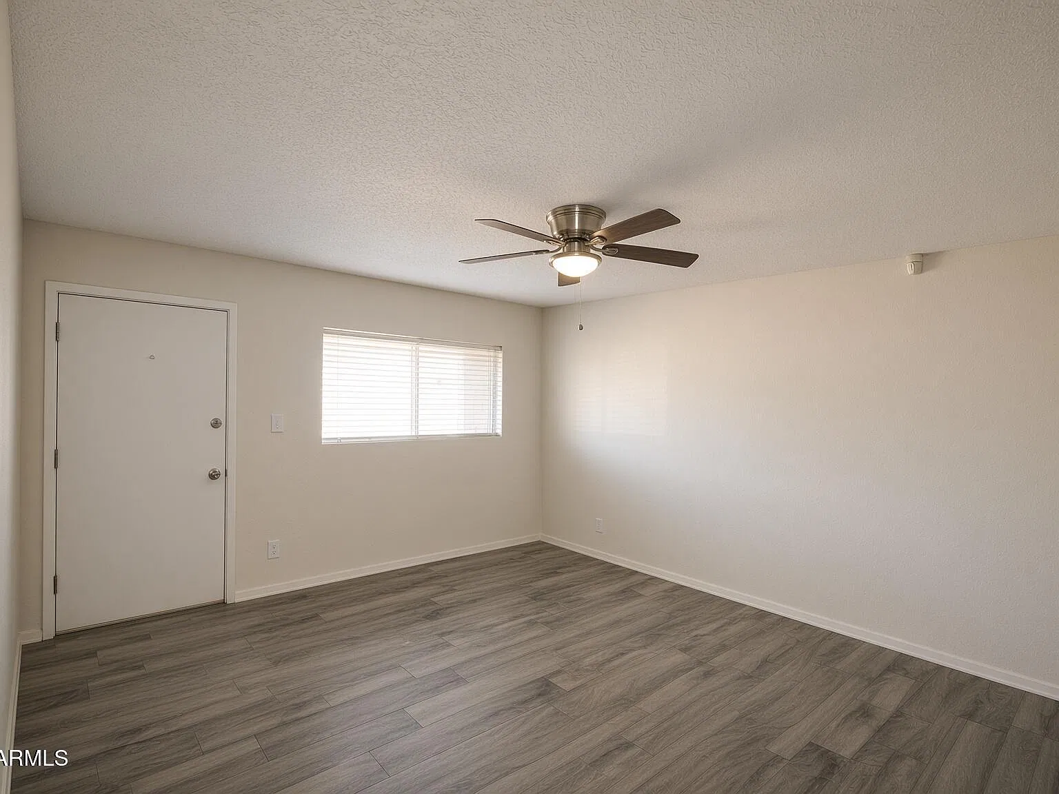 3 bed, 1.0 bath, 1724 sqft, $2,100 — Photo 3