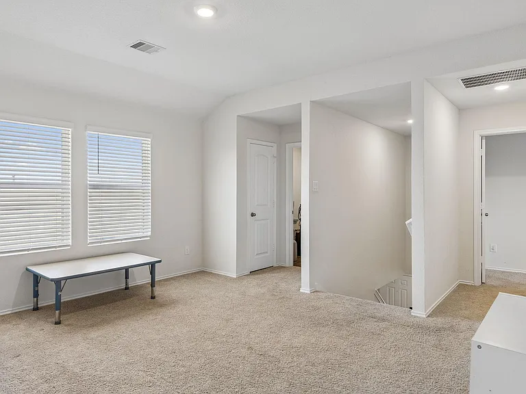 343 Sickle Loop — Photo 19