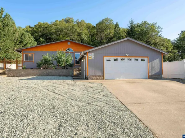224 Aker Dr, Myrtle Creek, OR 97457