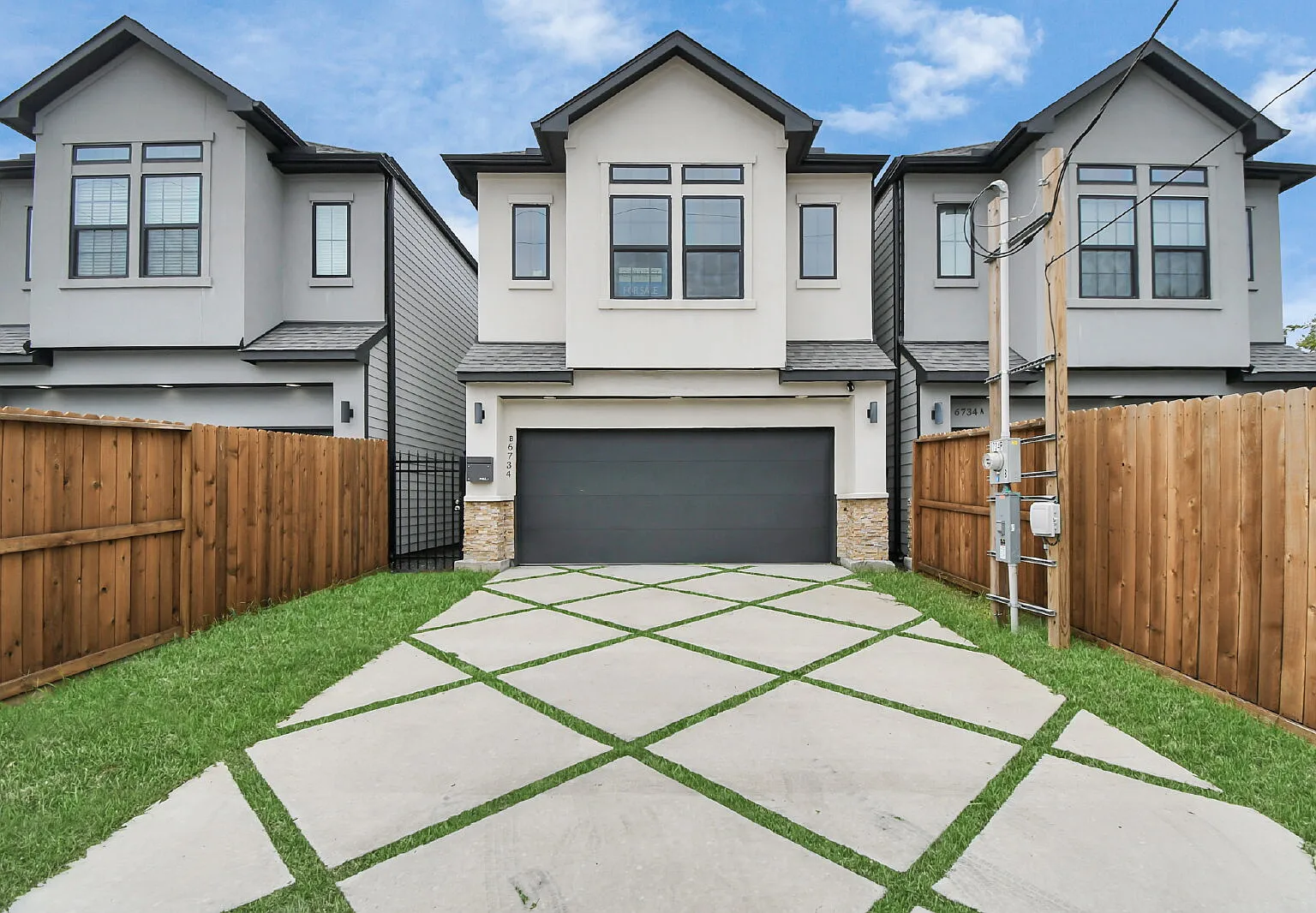 3 bed, 2.5 bath, 1912 sqft, $2,400 — Photo 1