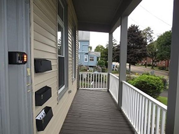 3rd image of 354 Beale St #1