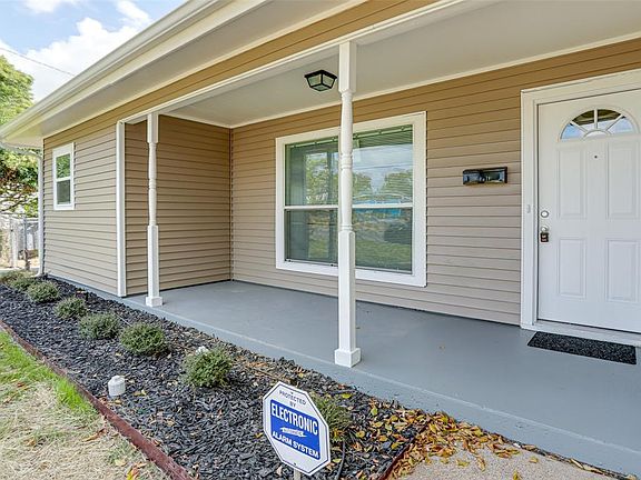 3rd image of 726 Clearwood Dr
