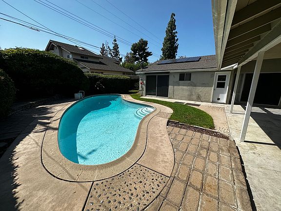 3rd image of 344 Somerset Dr