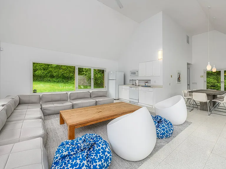 284 Edge Of Woods Rd — Photo 29