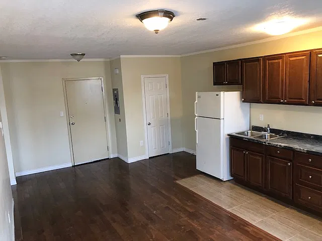 1 Bedroom - 1124 Main St W — Photo 4