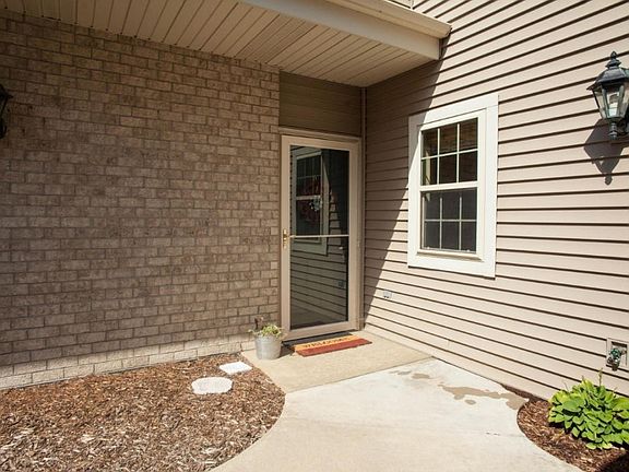 2nd image of 18425 Emerald Dr