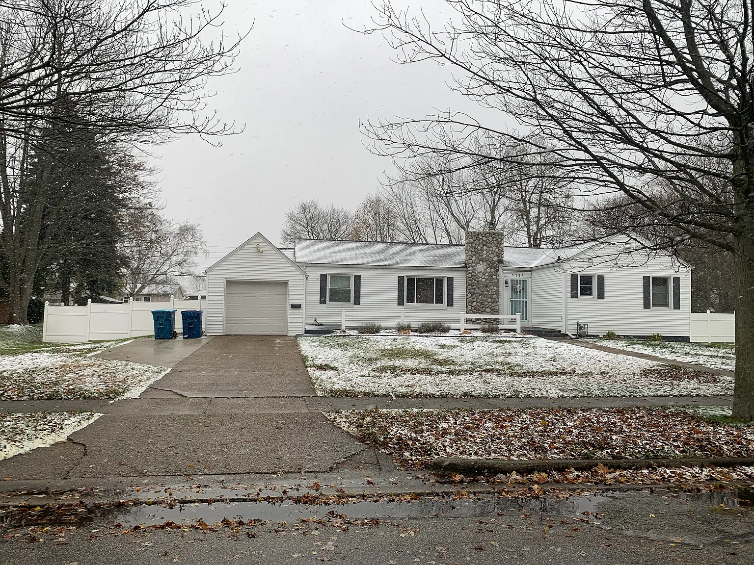 3 bed, 1225 sqft, $2,400 — Photo 1