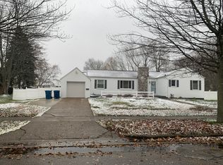 1134 Woodlawn Ave, Grand Haven, MI 49417