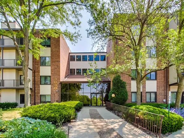 3030 Pheasant Creek Dr #3-401B, Northbrook, IL 60062