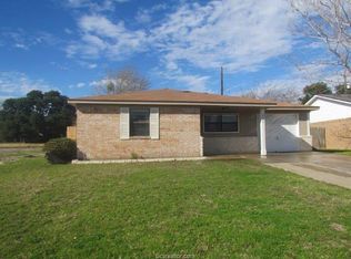 2521 Allen Ridge Dr, Bryan, TX 77802