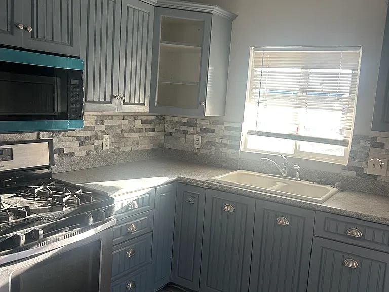 449 N Thompson St — Photo 8