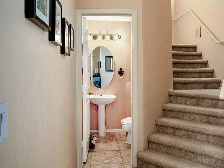 1136 E Hiddenview Dr — Photo 15