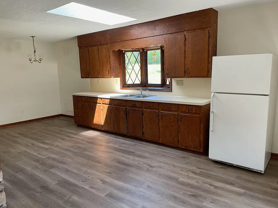 Kitchen - space for nice kitchen table under chandelier