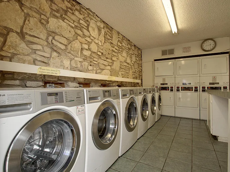 500 E Riverside Dr #136 — Photo 21