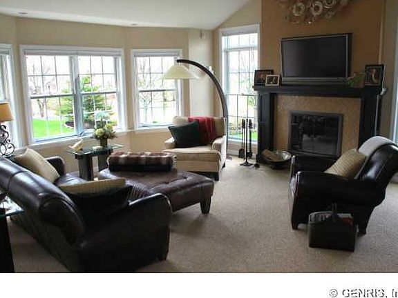 5th image of 14 Wild Berry Ln