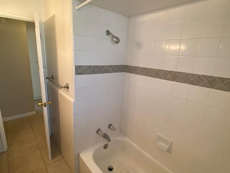 2601 Pine St — Photo 14