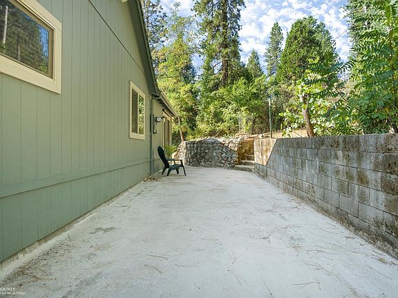 5th image of 10961 Golden Ave