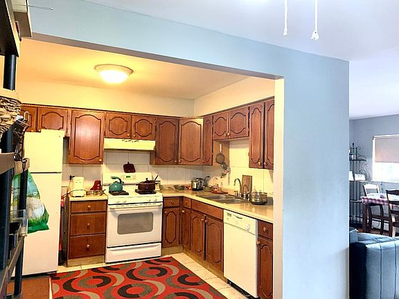4th image of 690 Marilyn Ave #5-204